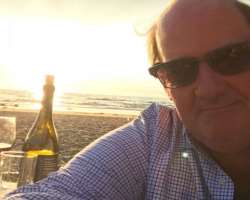 Brian Baumgartner consuming alcohol